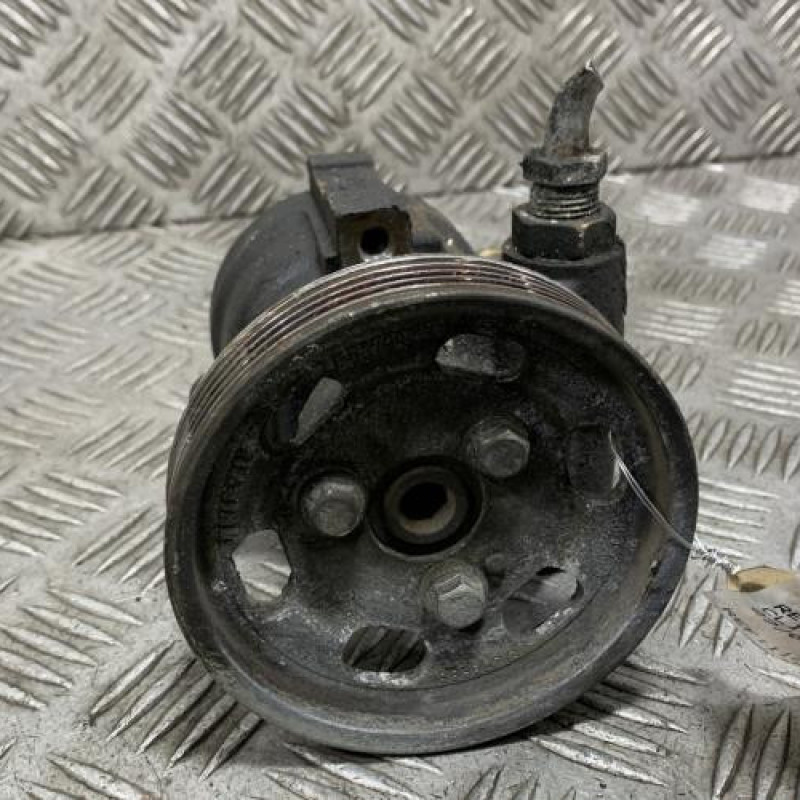 Pompe de direction RENAULT CLIO 2 Photo n°1