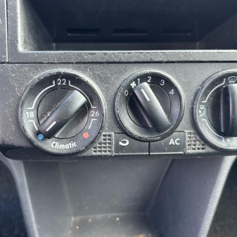 Feu arriere principal gauche (feux) VOLKSWAGEN POLO 4 Photo n°17