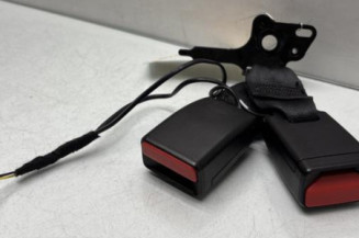 Attache ceinture arriere droit RENAULT CLIO 4 Photo n°1