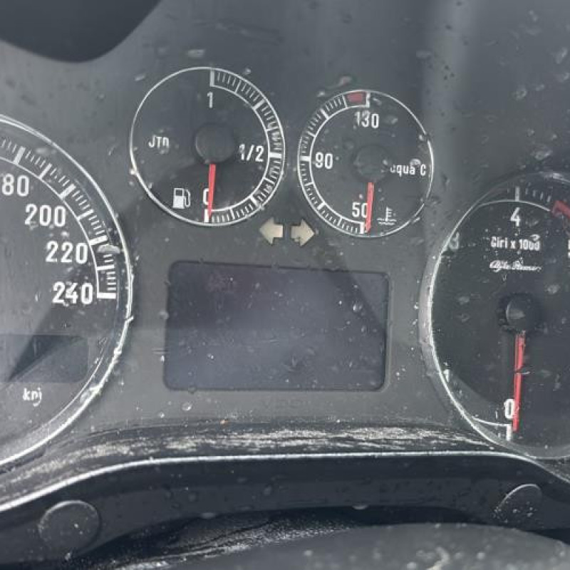 Vitre arriere gauche ALFA ROMEO 147 Photo n°19