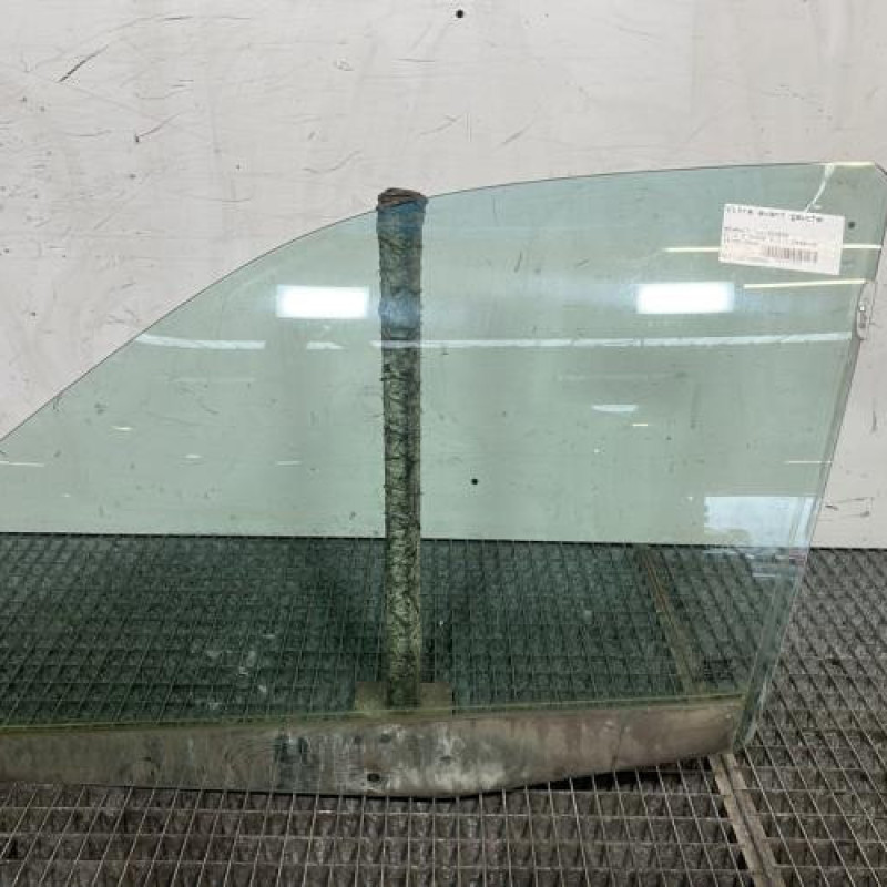 Vitre avant gauche RENAULT CLIO 2 Photo n°1