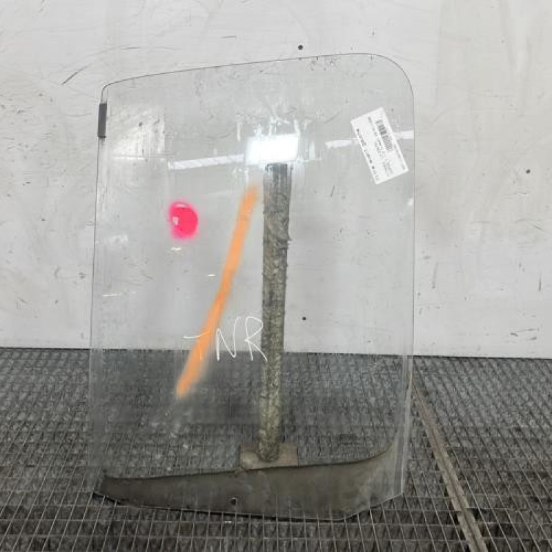 Vitre avant gauche CITROEN JUMPER 1 Photo n°1