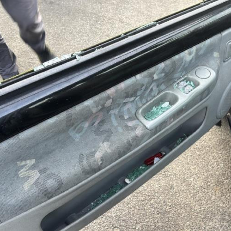 Capot RENAULT TWINGO 1 Photo n°16