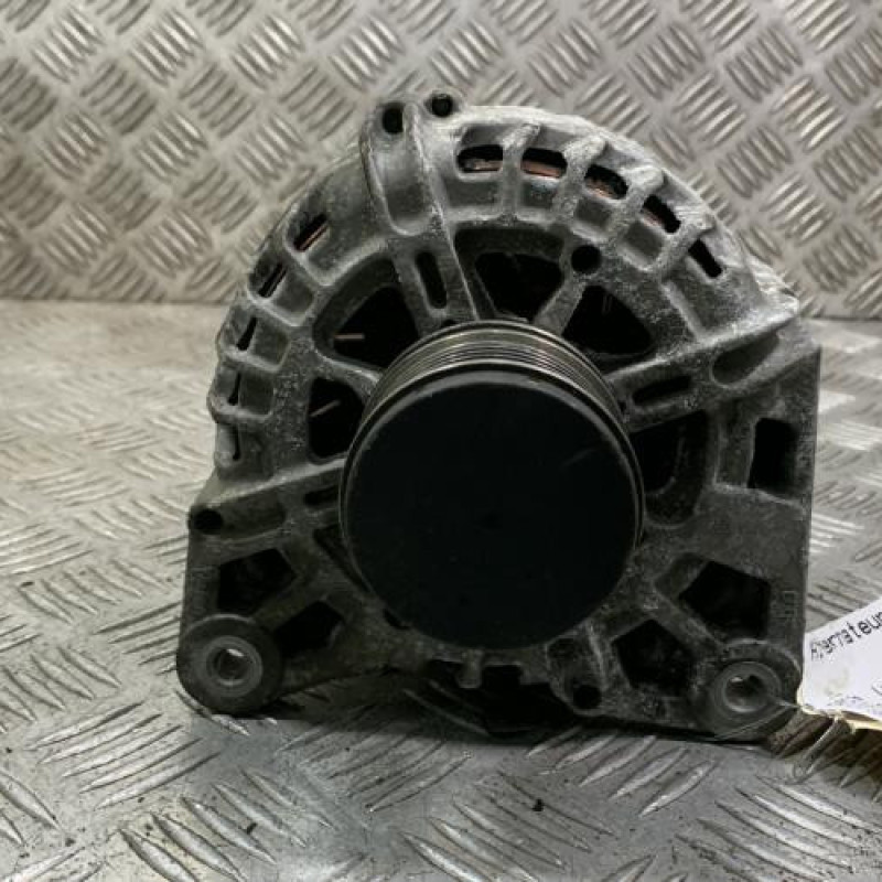 Alternateur DACIA DUSTER 1 Photo n°1