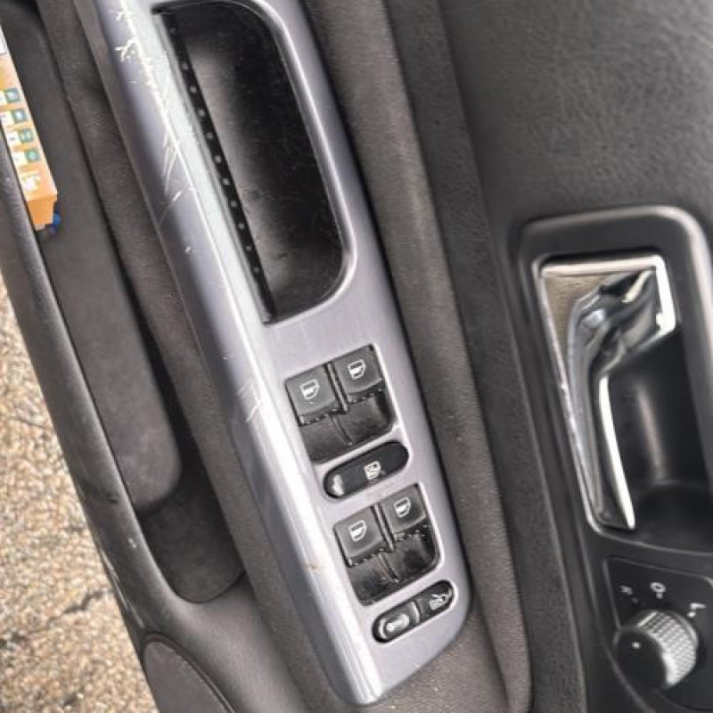 Porte avant droit VOLKSWAGEN GOLF 4 Photo n°16