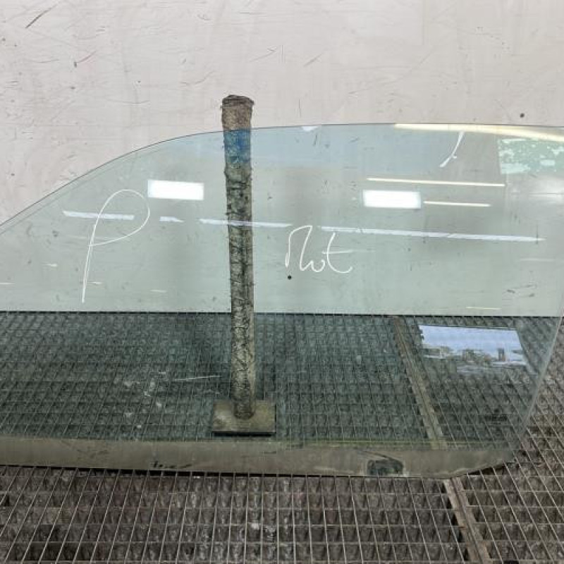 Vitre avant gauche VOLKSWAGEN POLO 3 Photo n°1