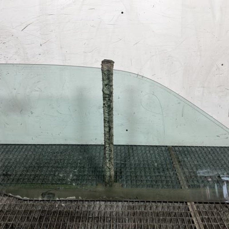 Vitre avant gauche VOLKSWAGEN POLO 3 Photo n°4