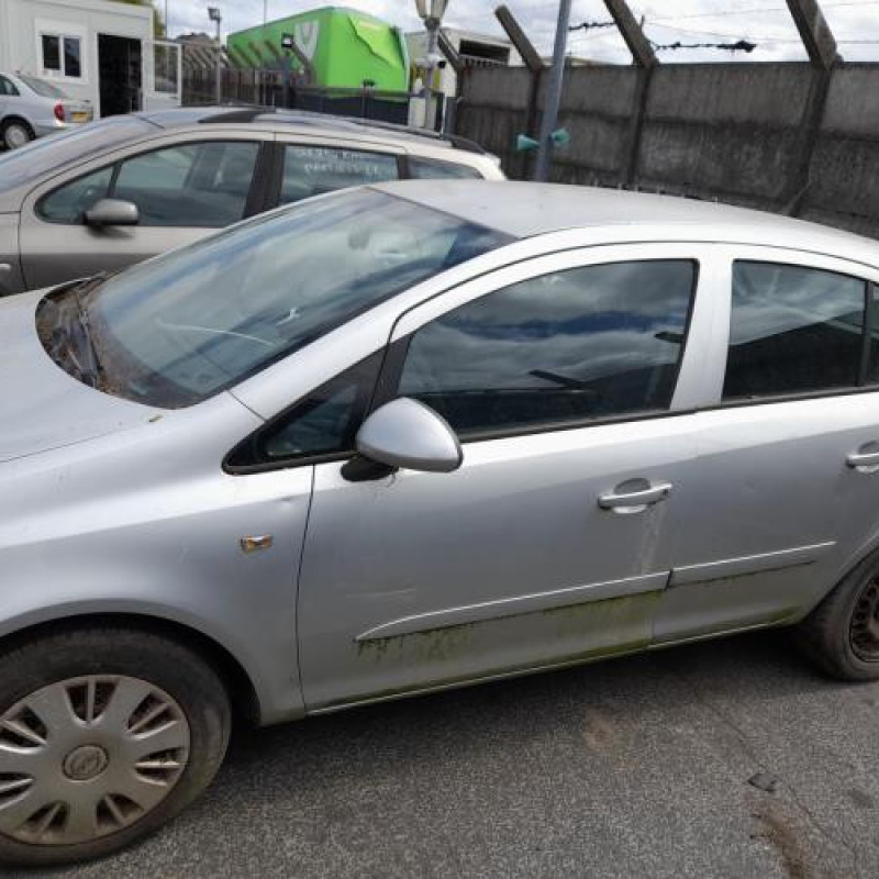 Poignee interieur arriere gauche OPEL CORSA D Photo n°10