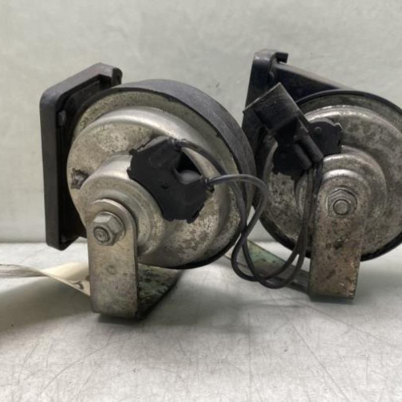 Avertisseur/Klaxon OPEL ASTRA J Photo n°2