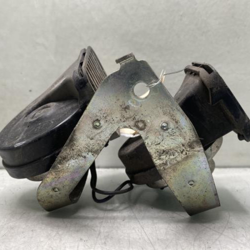 Avertisseur/Klaxon OPEL ASTRA J Photo n°3