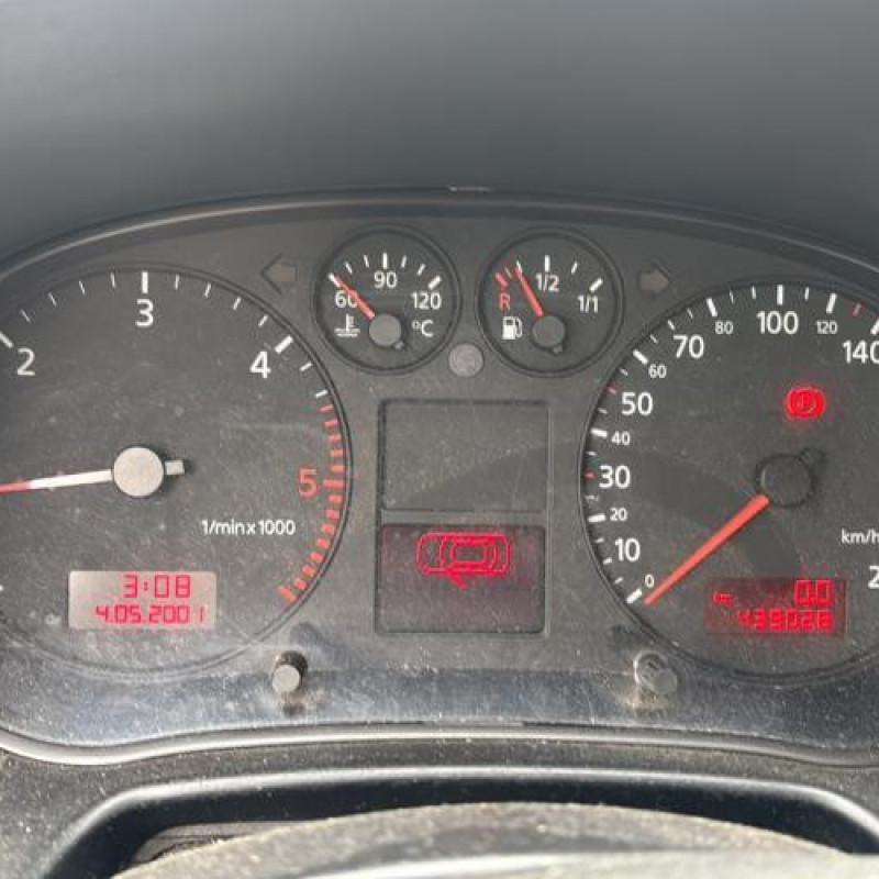 Bouton de warning AUDI A3 1 Photo n°17