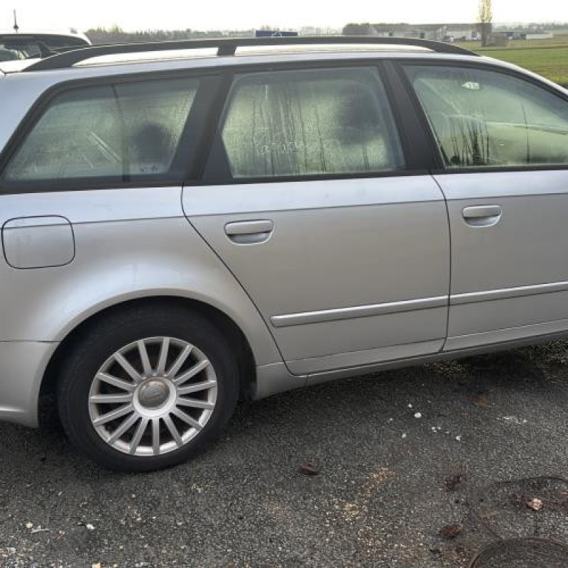 Pompe à carburant AUDI A4 2 Photo n°7