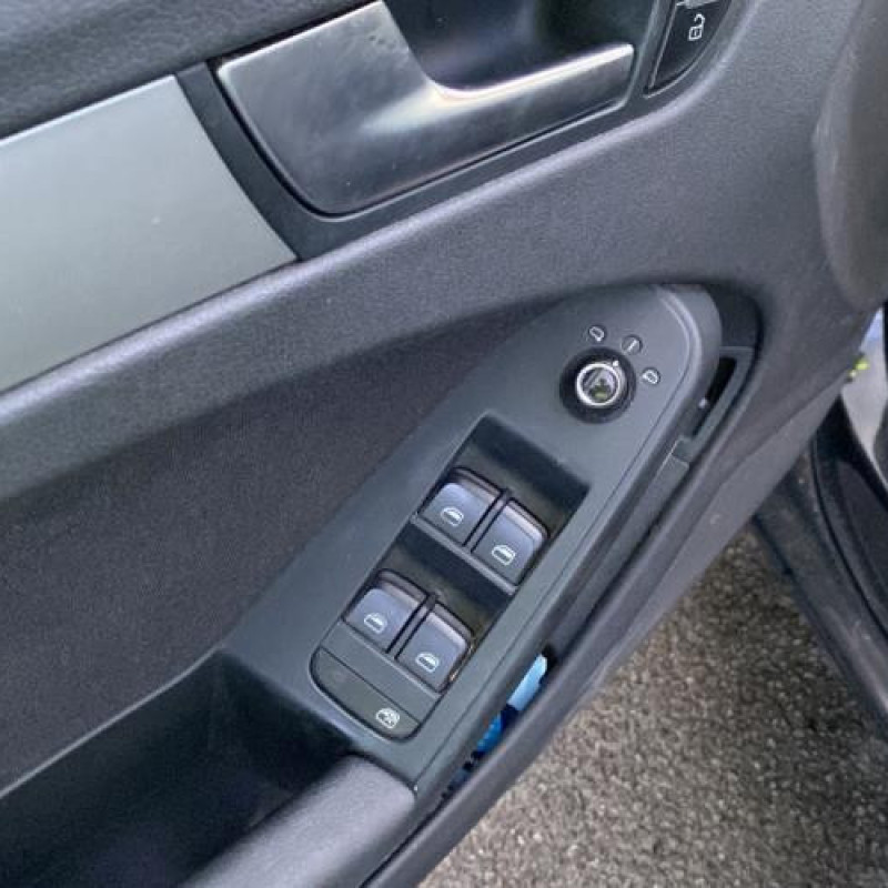 Custode arriere droit AUDI A4 3 Photo n°10