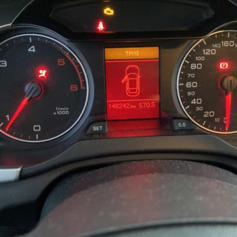 Custode arriere droit AUDI A4 3 Photo n°19