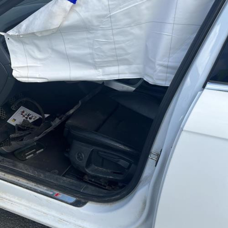 Custode arriere droit AUDI A4 3 Photo n°1