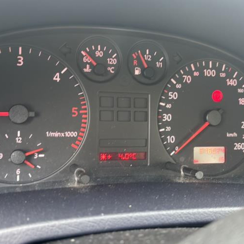 Vitre avant gauche AUDI A6 2 Photo n°11