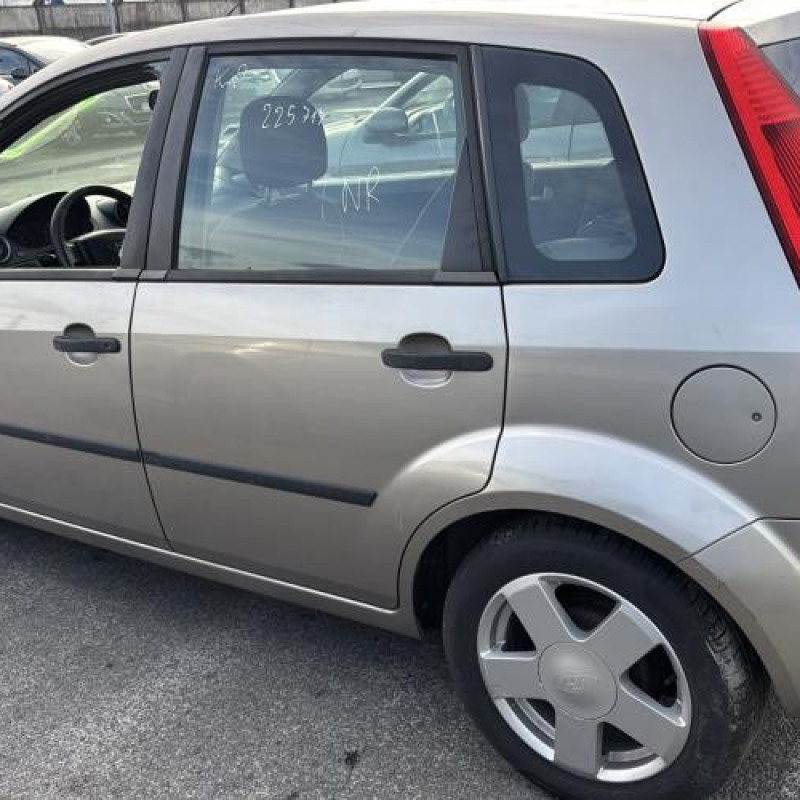 Feu arriere principal gauche (feux) FORD FIESTA 5 Photo n°9