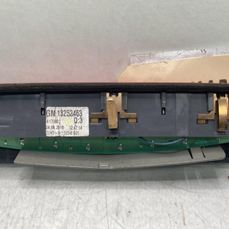 Feu arriere stop central OPEL ZAFIRA B Photo n°3