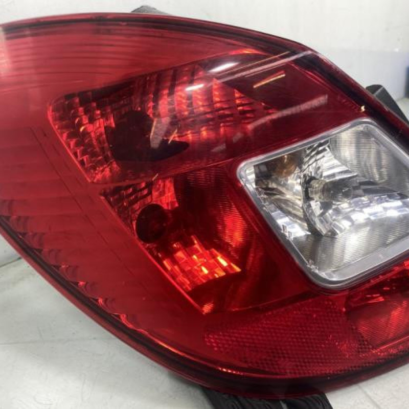 Feu arriere principal gauche (feux) OPEL CORSA D Photo n°2