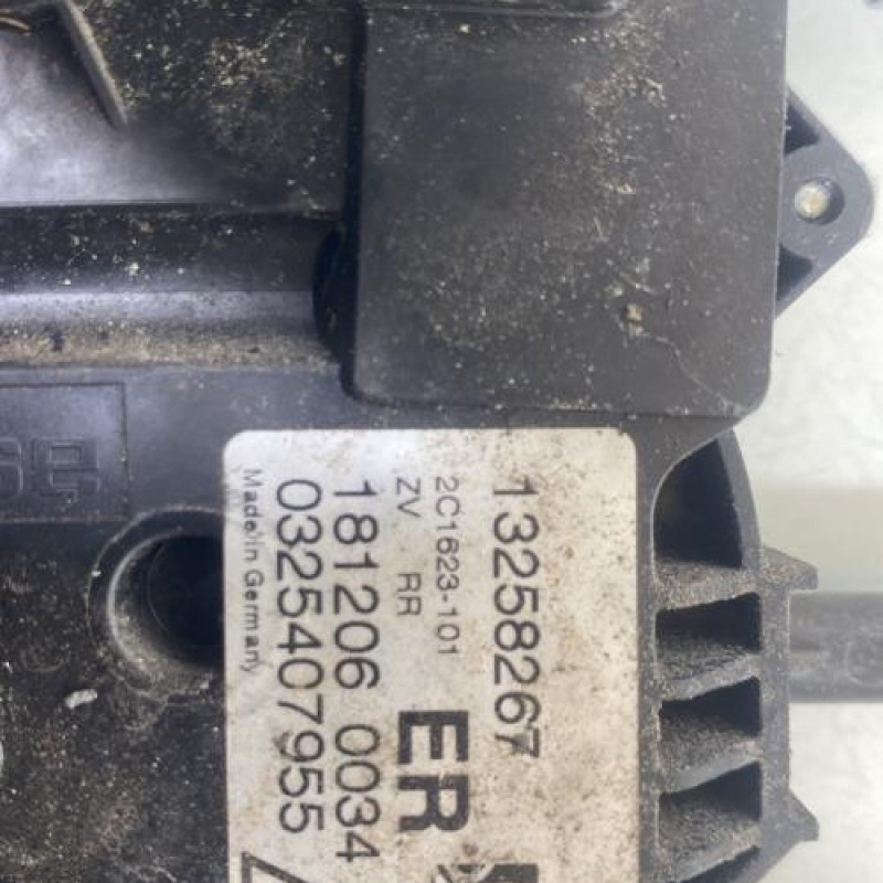 Serrure arriere droit OPEL CORSA D Photo n°3