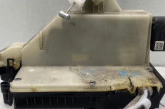 Serrure arriere droit PEUGEOT 208 1