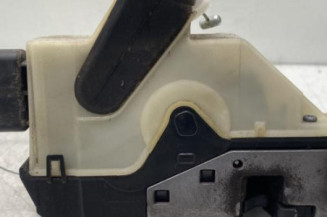 Serrure arriere droit PEUGEOT 208 1