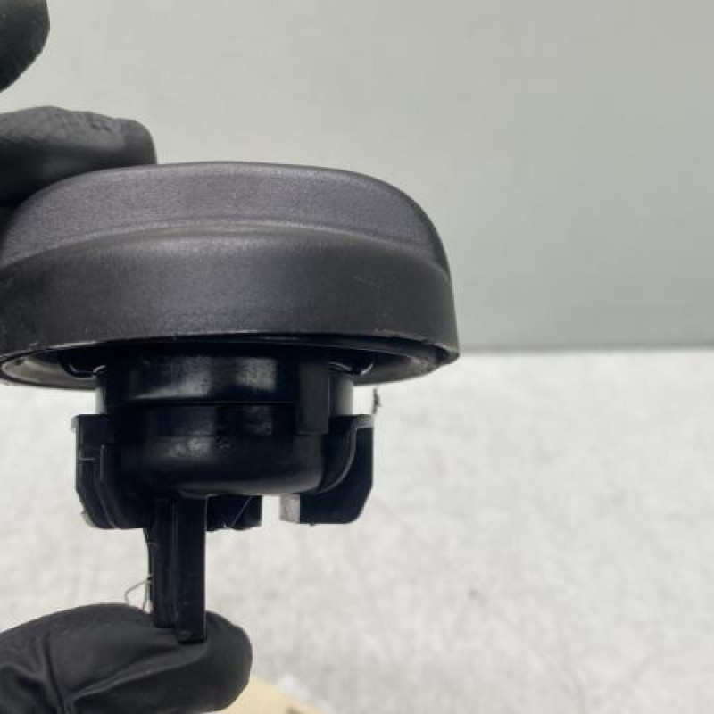 Bouchon de carburant PEUGEOT 208 1 Photo n°3