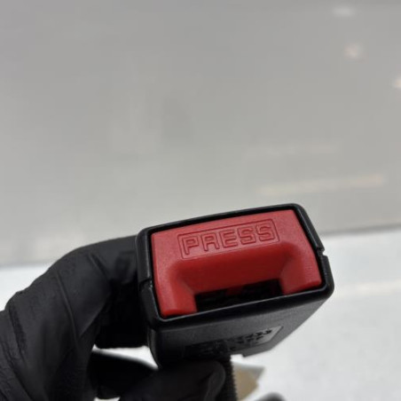 Attache ceinture arriere droit RENAULT TWINGO 2