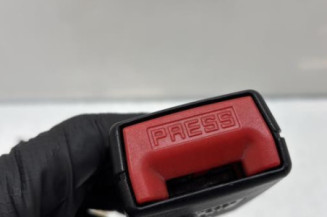 Attache ceinture arriere gauche RENAULT TWINGO 2