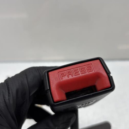 Attache ceinture arriere gauche RENAULT TWINGO 2