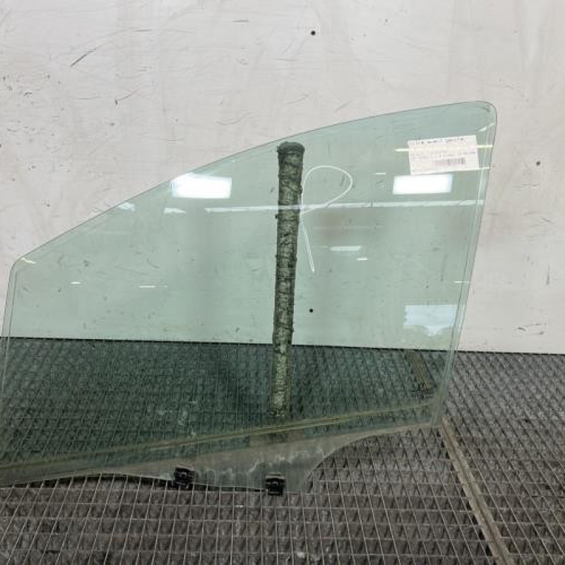 Vitre avant gauche PEUGEOT 207 Photo n°1