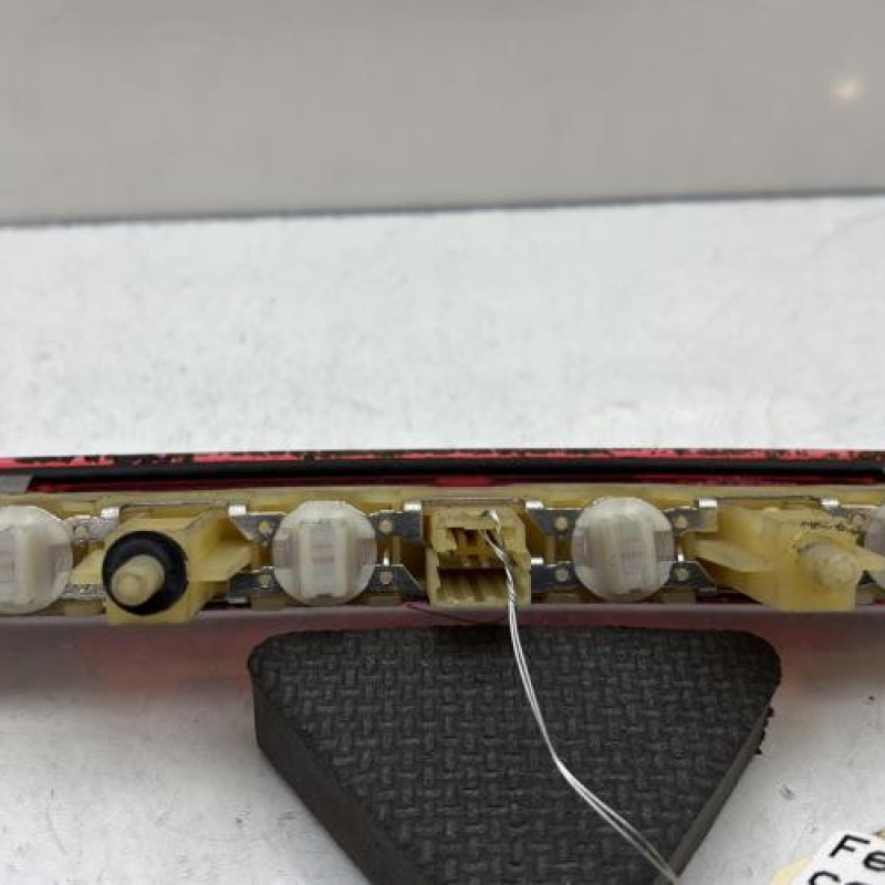 Feu arriere stop central PEUGEOT 207 Photo n°3