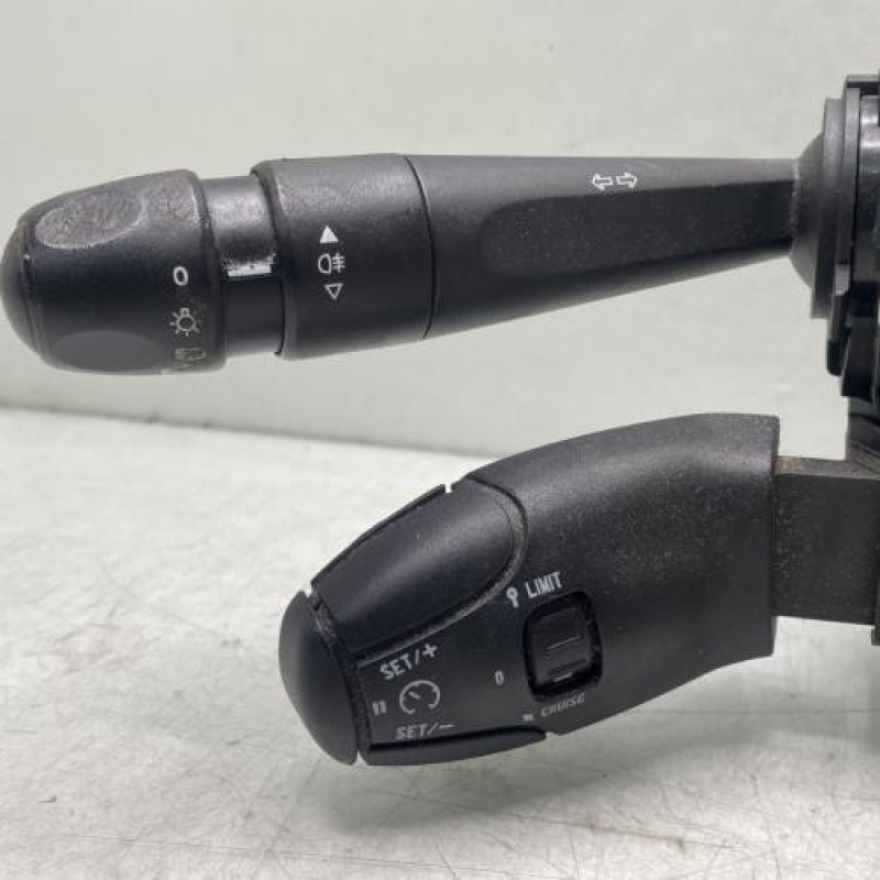 Com (Bloc Contacteur Tournant+Commodo Essuie Glace+Commodo Phare) PEUGEOT 208 1 Photo n°2