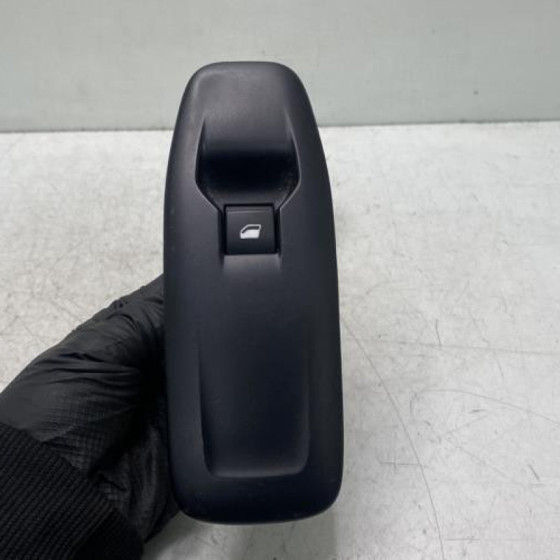 Interrupteur de leve vitre avant droit PEUGEOT 208 1 Photo n°1