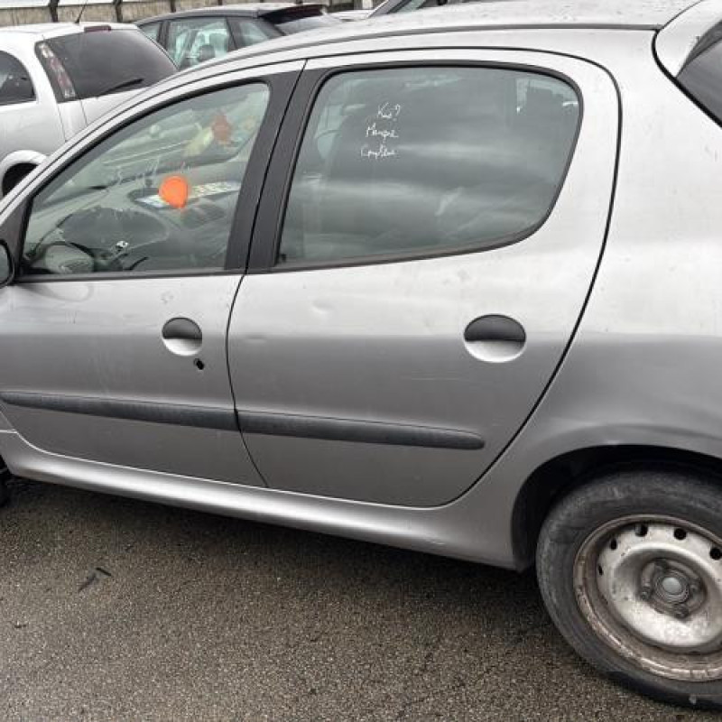 Baguette de coffre PEUGEOT 206 Photo n°8