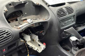 Baguette de coffre PEUGEOT 206