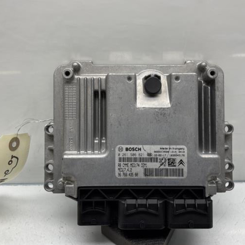 Calculateur moteur PEUGEOT 3008 1 Photo n°1