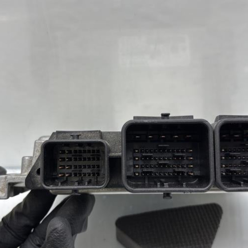 Calculateur moteur PEUGEOT 3008 1 Photo n°3