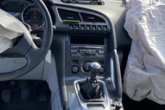 Calculateur moteur PEUGEOT 3008 1