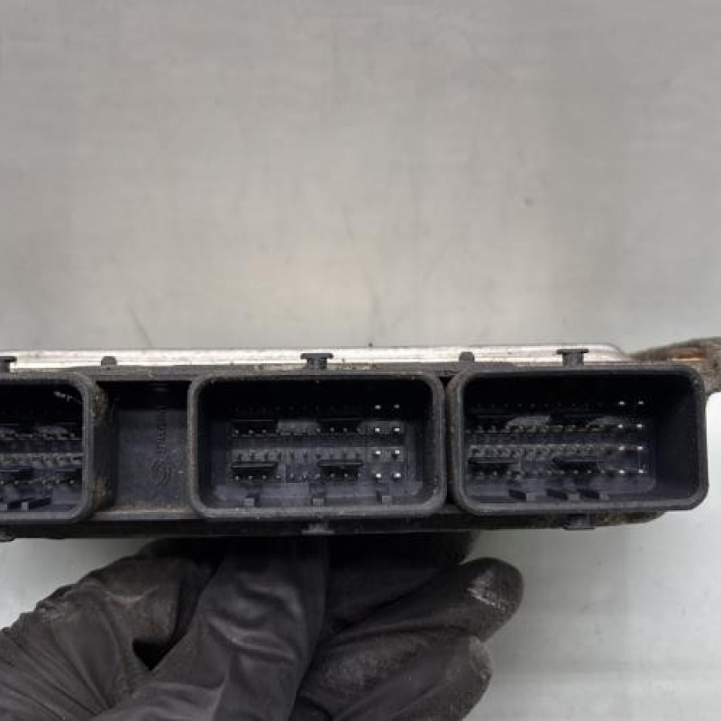 Calculateur moteur RENAULT MODUS Photo n°3