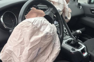 Pivot de moyeu avant droit PEUGEOT 5008 1