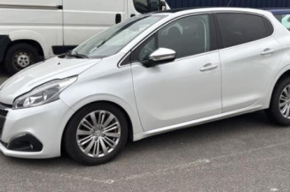 Boitier filtre a air PEUGEOT 208 1