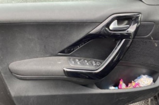 Levier de vitesses PEUGEOT 208 1