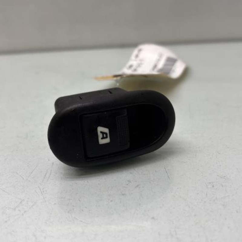 Interrupteur de leve vitre avant droit CITROEN C3 PLURIEL Photo n°1
