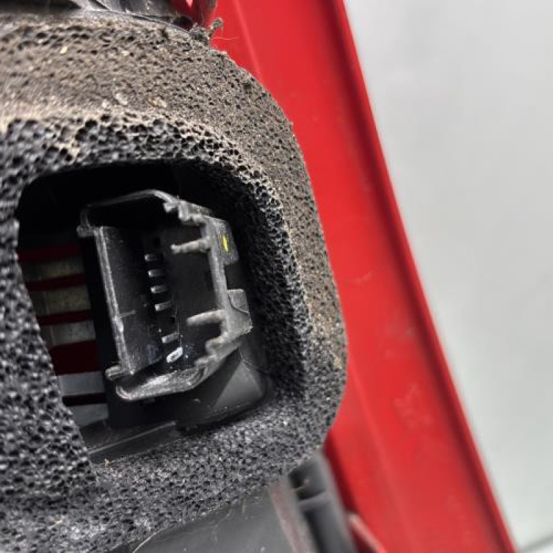 Feu arriere principal droit (feux) PEUGEOT 107 Photo n°3