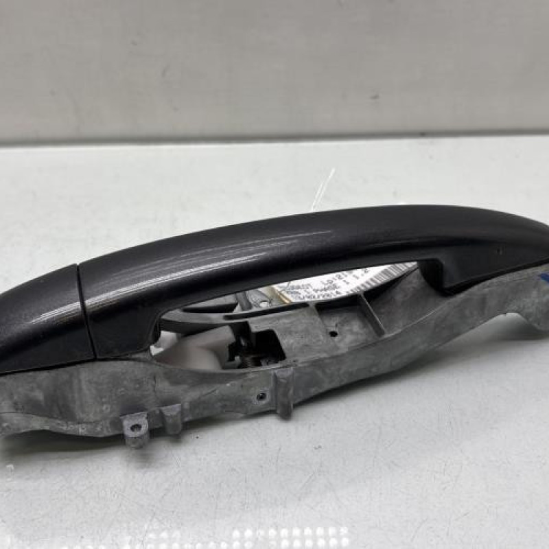 Poignee porte avant droit PEUGEOT 208 1 Photo n°1