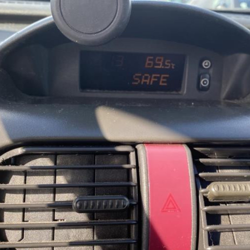 Anti brouillard arriere gauche OPEL CORSA C Photo n°16