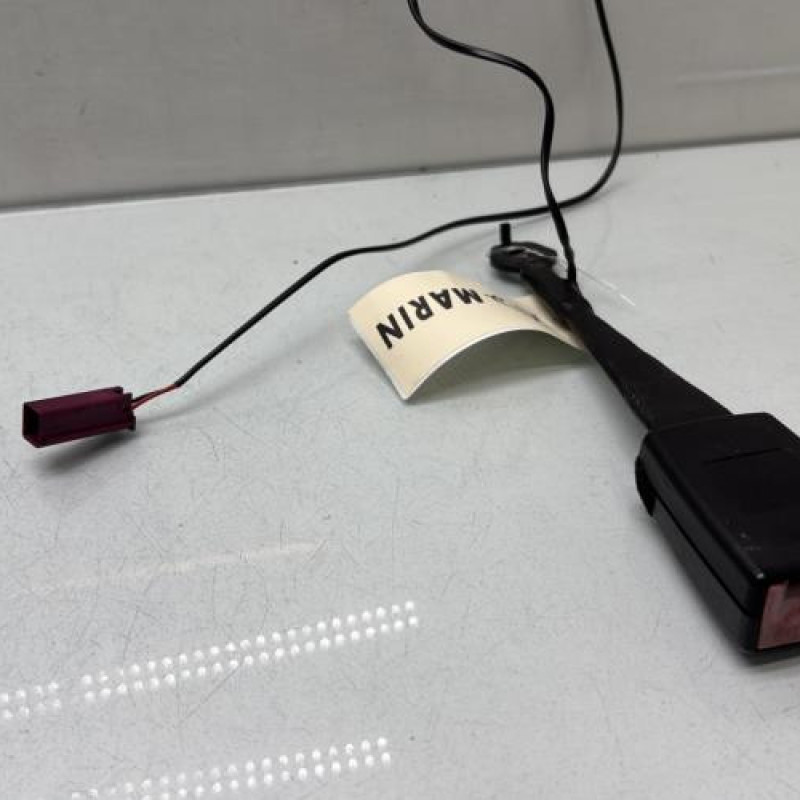 Attache ceinture avant droit FORD FIESTA 6 Photo n°3