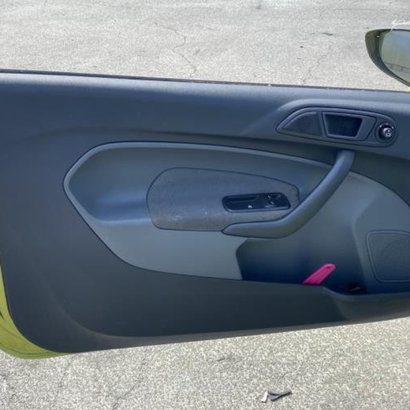 Attache ceinture avant droit FORD FIESTA 6 Photo n°12