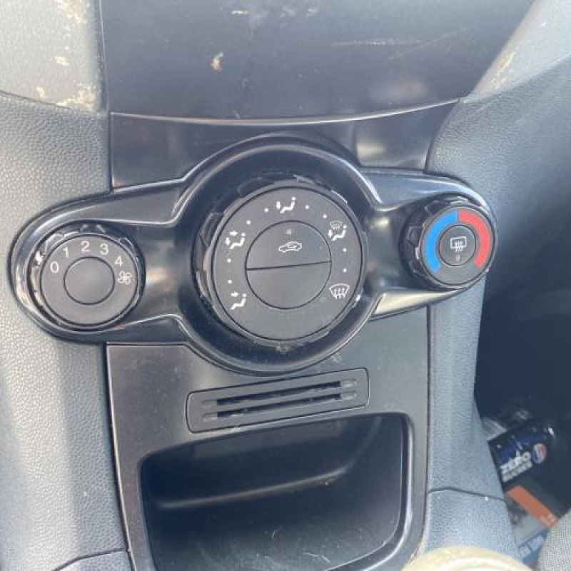 Attache ceinture avant droit FORD FIESTA 6 Photo n°20